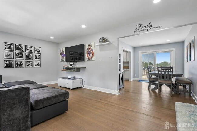 12 Woodland Rd
