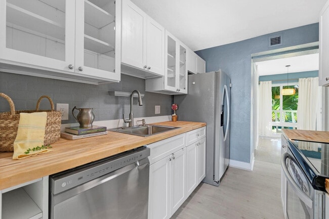 Photo - 2755 NE 28th Ave Unit C2