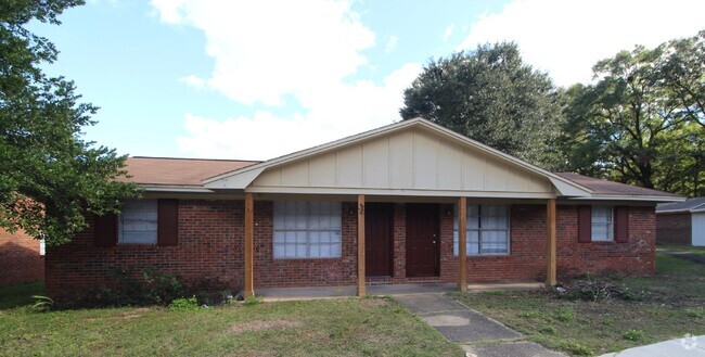 Building Photo - Pet-Friendly 2-Bedroom Duplex with Washer/... Unit I-2 Rental