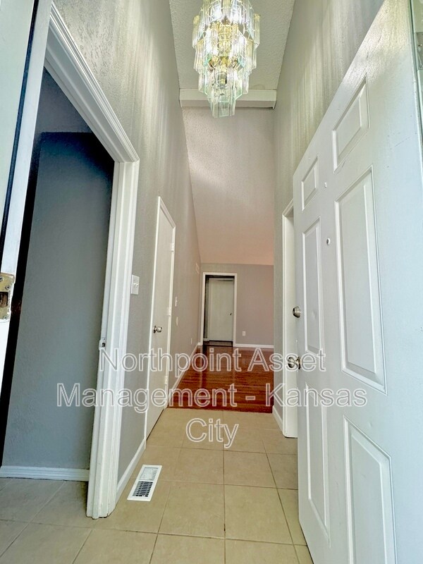 Photo - 9541-9543 Manning Ave