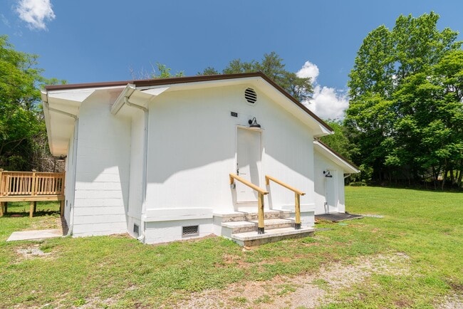 Building Photo - 2035 O'Neil Rd Unit B