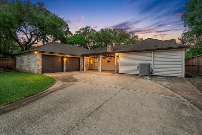 Photo - 602 Aldersgate Ct
