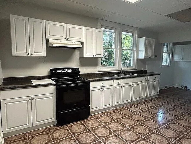 Photo - "Charming 3-Bed, 2-Bath Oasis in Anderson – Your Perfect Retreat Awaits!"