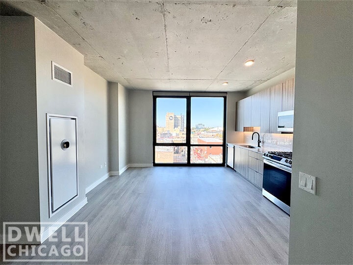 Photo - 4613 N Broadway St (Chicago, IL)