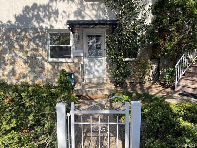 Building Photo - 16-05 Bell Blvd Unit 1st Floor