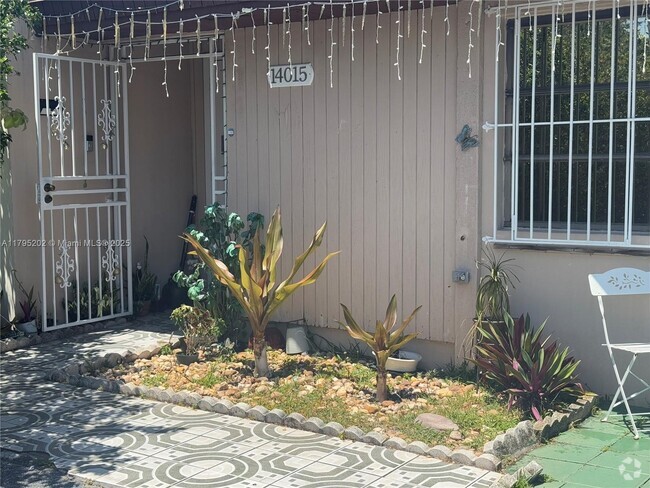 Building Photo - 14015 SW 55th St Rental