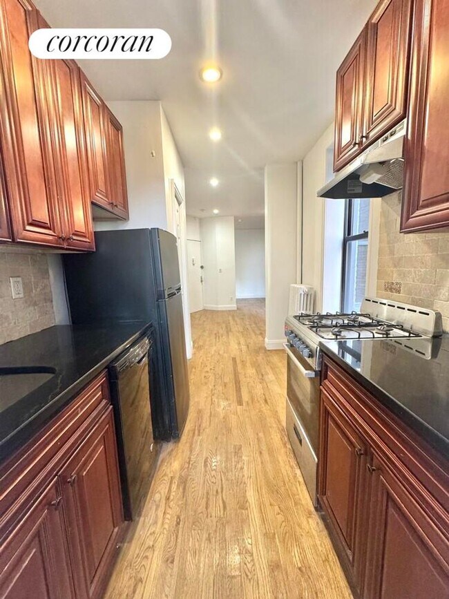 Photo - 509 E 81st St