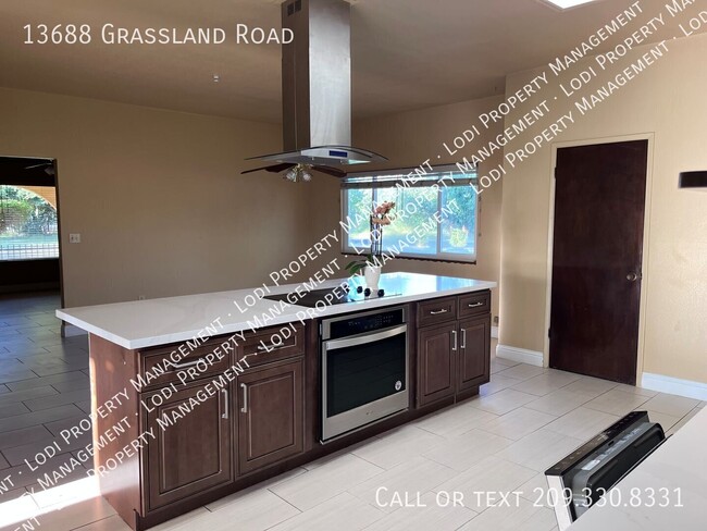 13688 Grassland Rd