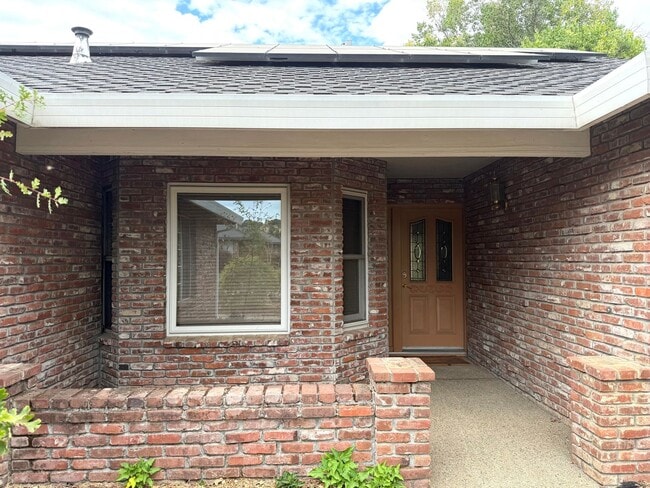 5523 Freeman Cir