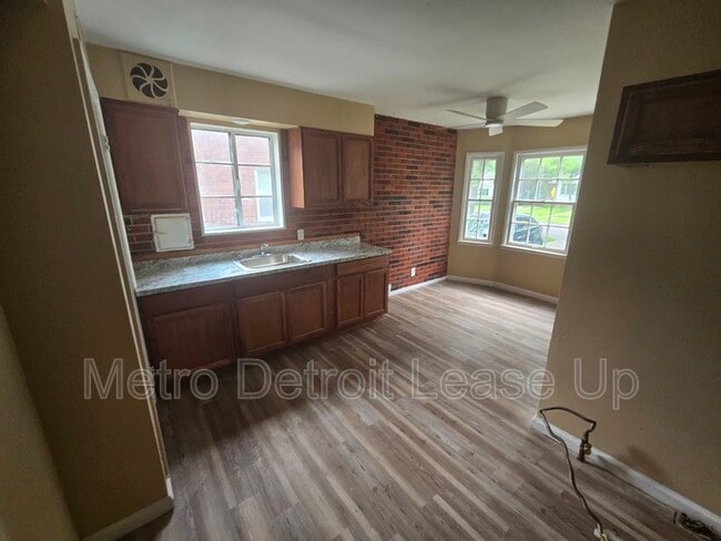Photo - 11035 Worden St
