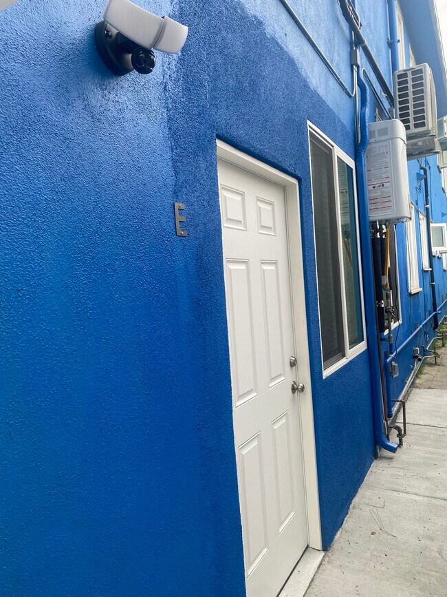 Photo - 405 W Broadway Unit E