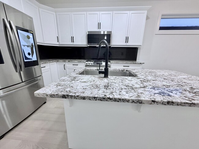 Photo - 140 Landings Psge