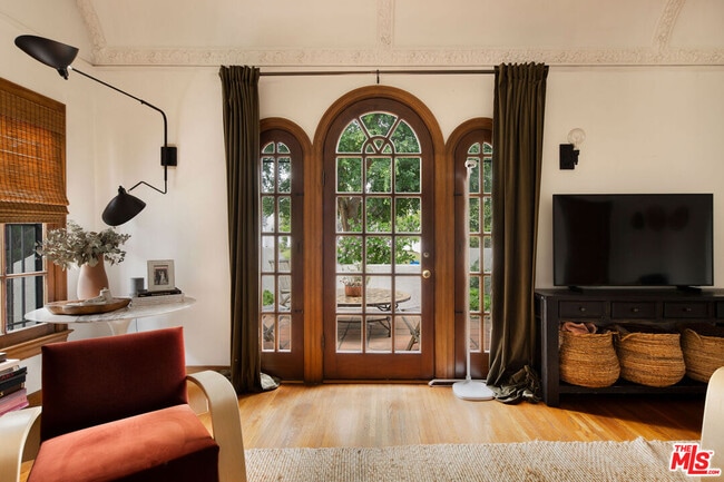 Photo - 127 N Gower St