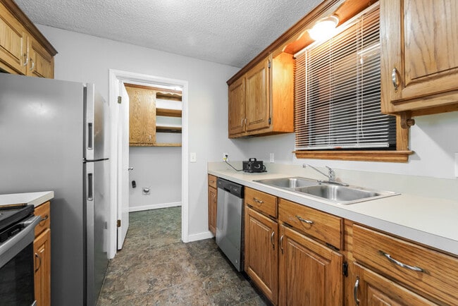 Photo - 124 Oakdale Cir