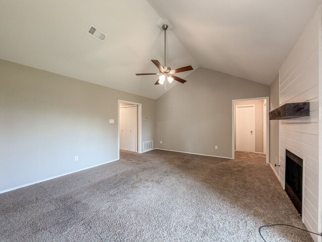 Photo - 700 Cedar Ln