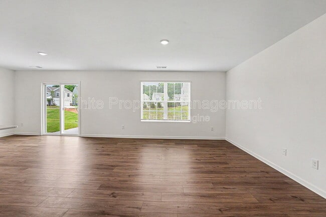 Photo - 368 W 18th St