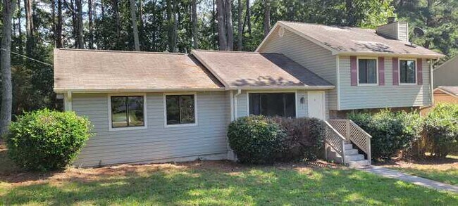 Building Photo - Three Bedroom Split Level Home/Unfinished ...