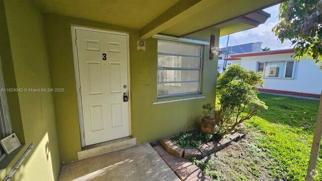 Building Photo - 808 NE 10th St Unit 3 Rental
