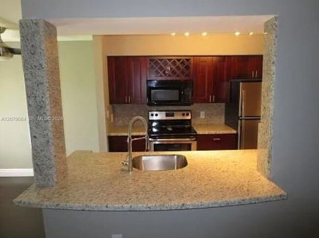 Building Photo - 2405 NW 33rd St Unit 1211