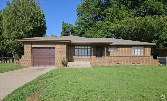 Building Photo - Updated (3) Bed/(1) Bath in Core Norman! Rental