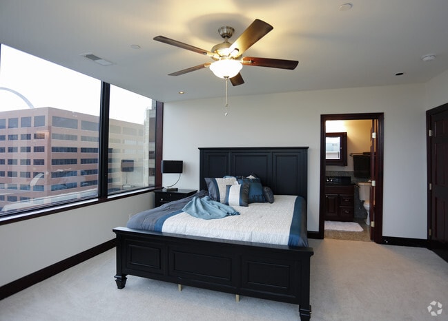 Building Photo - Gallery 515