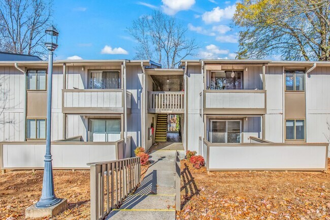 Building Photo - 2 Bedroom Apartment