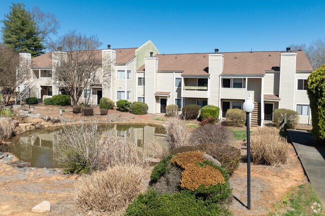 Building - Quail Lakes Apartments