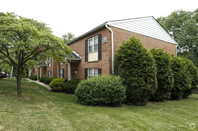 Building Exterior - Pine Crest Apartments