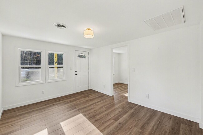 Photo - 510 Parsons Rd