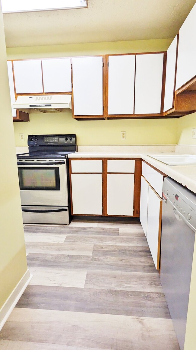 Photo - 534 E Graham Pl