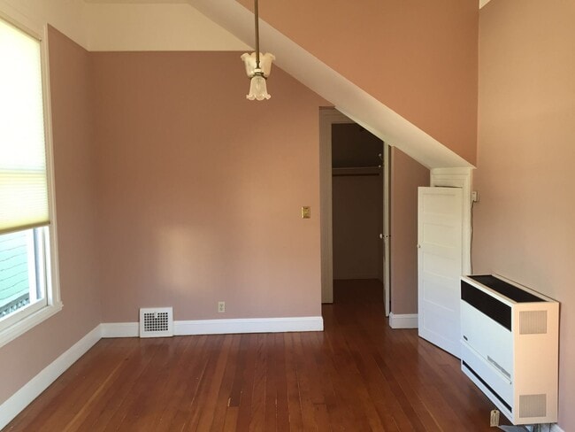 Photo - 2232 Clinton Avenue Unidad B