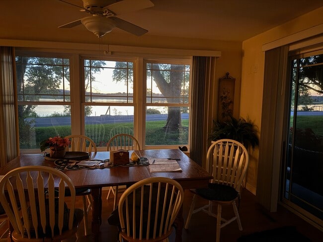 Photo - 340 W 15th St