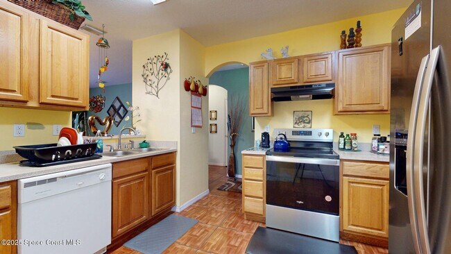 Photo - 824 Temple St