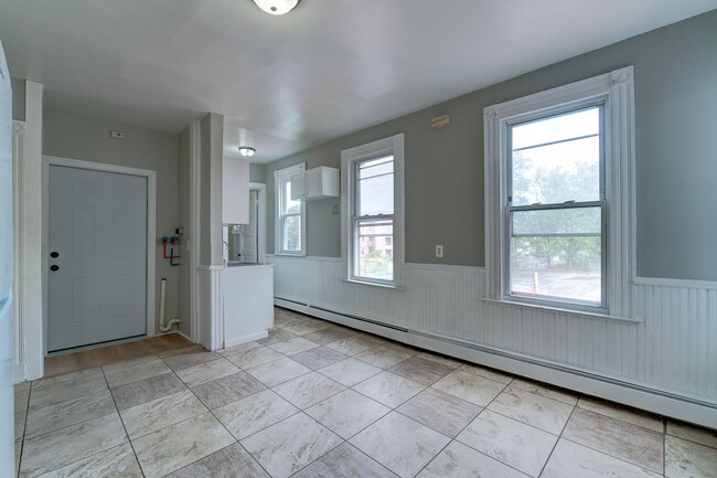 Photo - 84-86 Bright Street Unidad #2