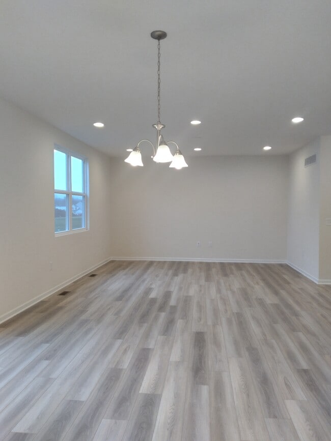 Photo - 410 Cottontail Ct