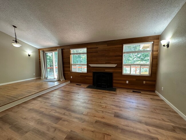Photo - 3 Bed 2 Bath home with 2 Car Garage in Bellingham