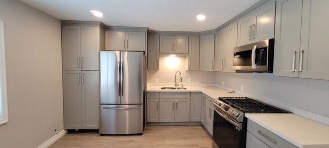 Kitchen - 115 Juniper St Unit C