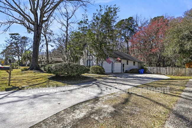 Photo - 18 Shadowmoss Pkwy