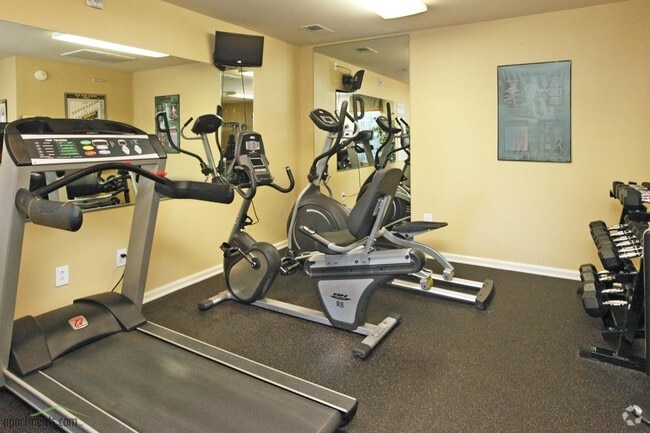 Fitness Center - Caveness Farms Apartments