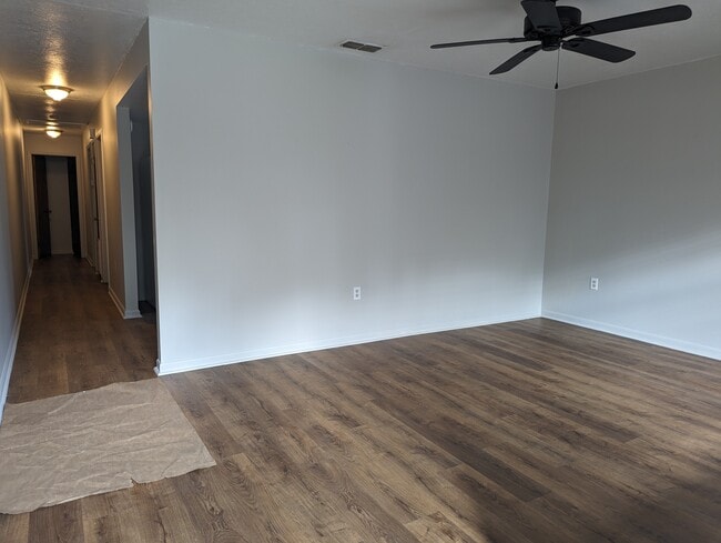 LR - 9308 Greyrock Rd Unit B