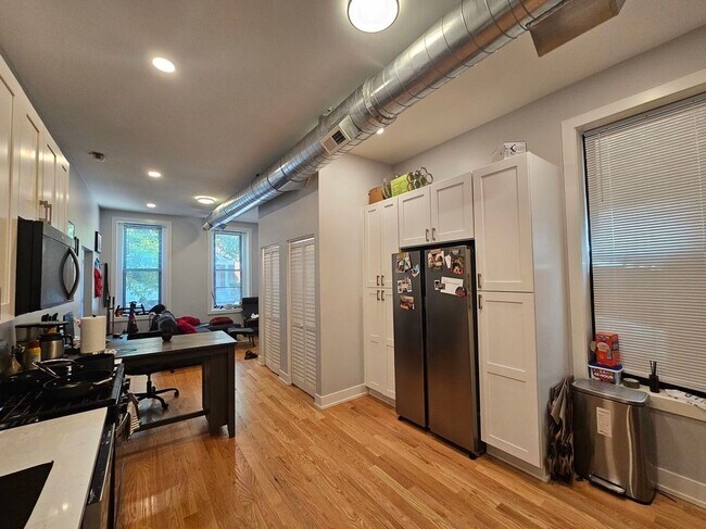 Photo - 1415 W Erie St Unit 1f