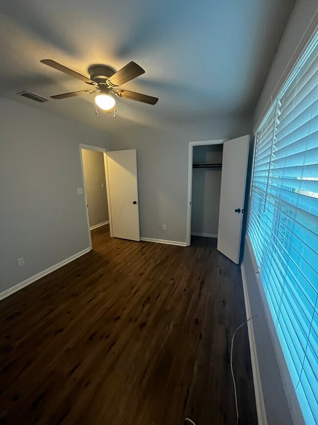 Room for Rent 9x12 - 4802 Easy St
