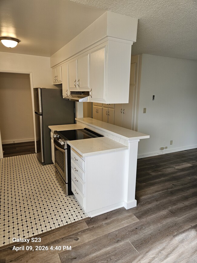 Breakfast bar - 12004 Kling St