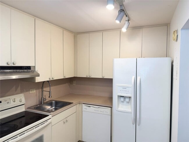 Photo - 8990 SW 24th St Unidad 11