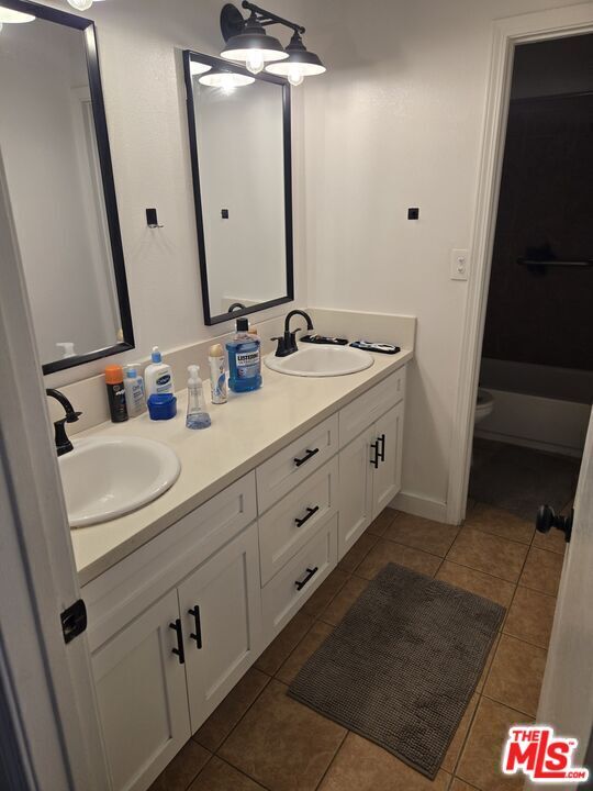 2417 S Budlong Ave Unit U#1 R#2