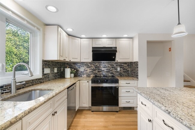 Photo - 221 Totten Pond Rd