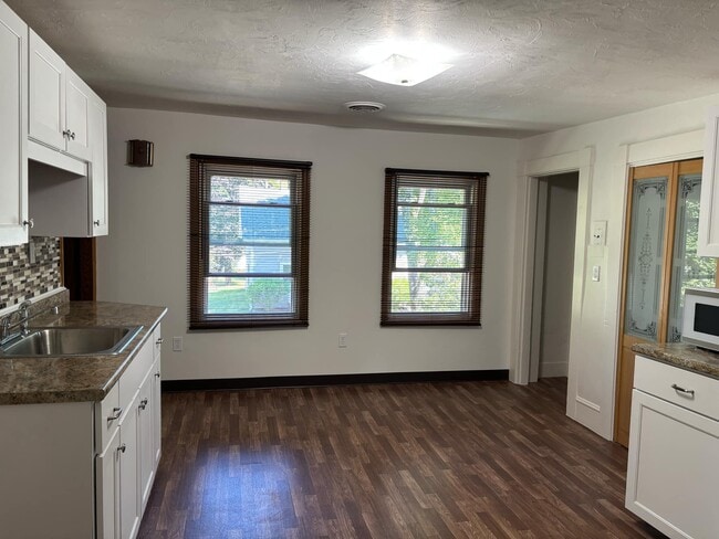Building Photo - 37 Chestnut St Unit 2 Rental