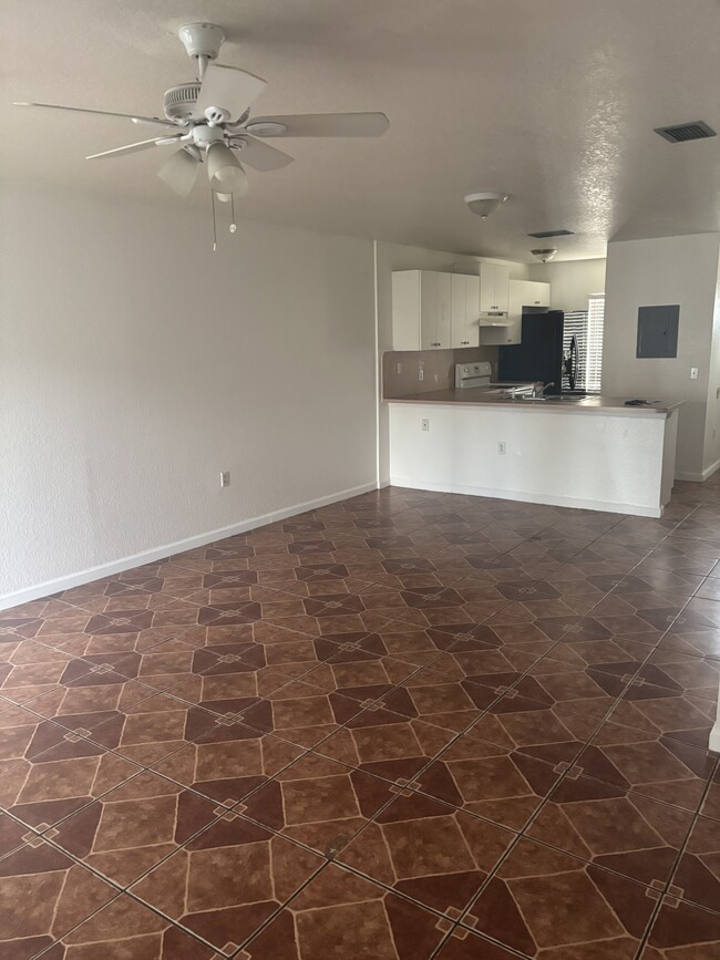 163 Ivy Ln