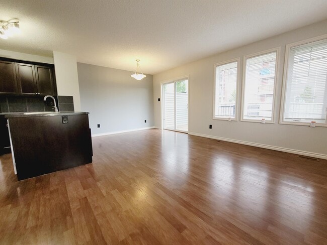 Photo - 3209 Whitelaw Dr NW