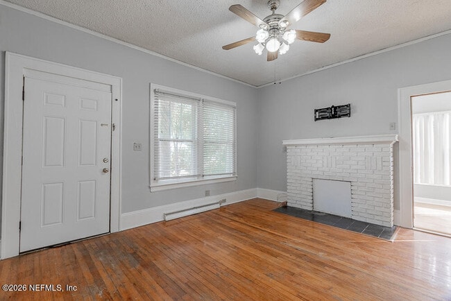 Photo - 1072 Brown St